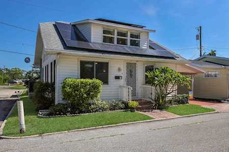 18 Ponce De Leon St Bradenton, FL 34208