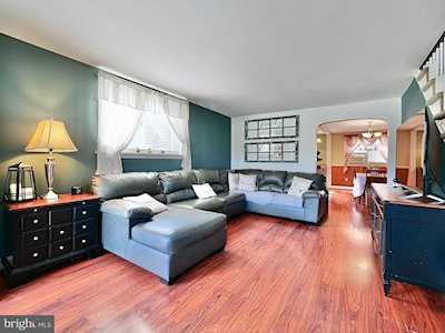 401 Westbridge Rd Glenolden, PA 19036
