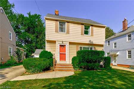 1096 Churchill Rd Lyndhurst, OH 44124