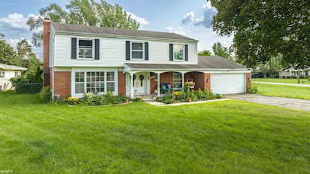 8328 Hedgeway Dr Shelby Twp, MI 48317