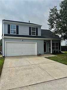 934 Woodcreek Dr Newport News, VA 23608