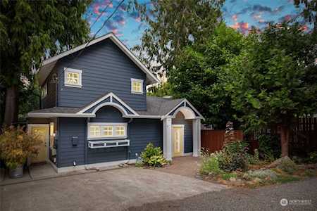 4606 SW Maple Way Seattle, WA 98136