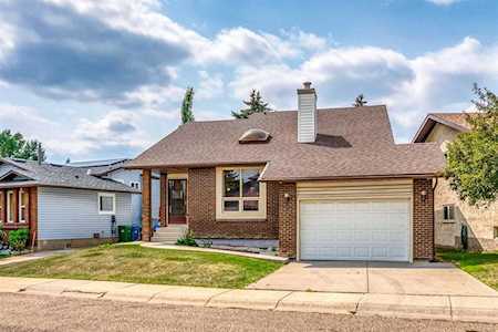 55 Ranchridge Crescent NW Calgary, AB T3G 1T7