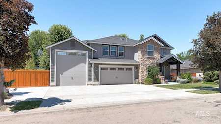 5513 N Saguaro Hills Ave Meridian, ID 83646