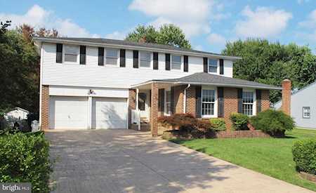 3 Stonebridge Rd Cherry Hill, NJ 08003