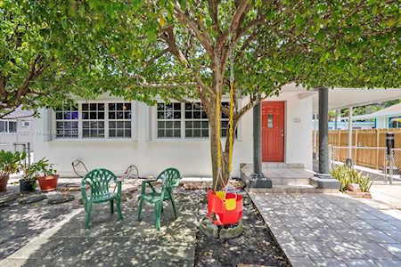 221 SW 14th Ave Miami, FL 33135