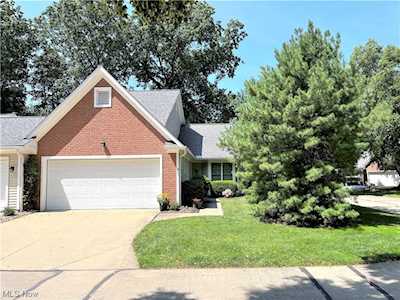 225 Westwind Dr #13 Avon Lake, OH 44012