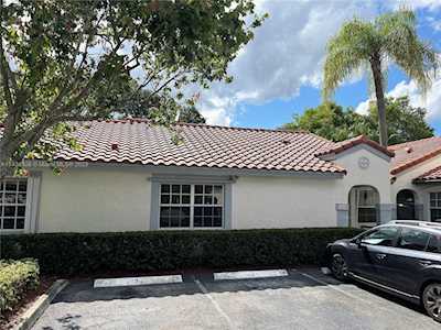 1438 Springside Dr Weston, FL 33326