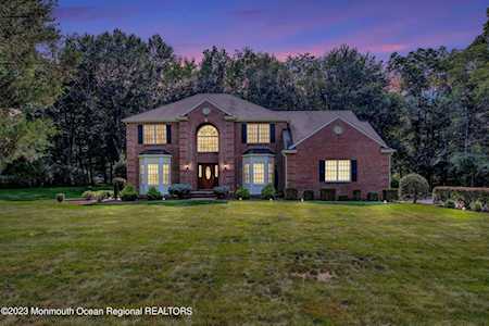 5 Horseshoe Dr Millstone, NJ 08535