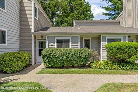 20 Gloria Ct Tinton Falls, NJ 07724