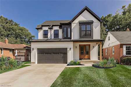 31002 Carlton Dr Bay Village, OH 44140