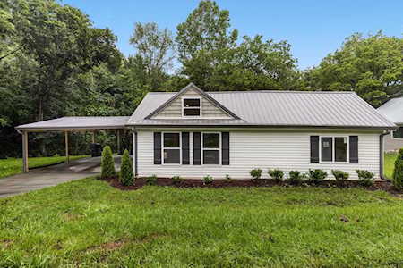 121 Jones Dr Goodlettsville, TN 37072