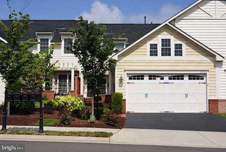 44360 Oakmont Manor Square Ashburn, VA 20147