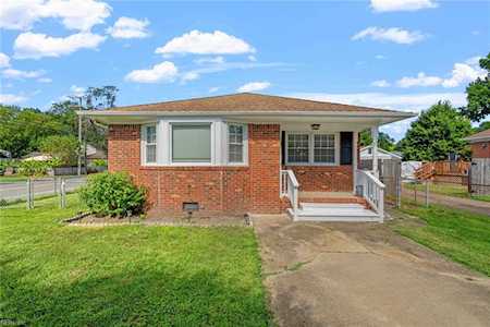 1533 Hawthorne Dr Chesapeake, VA 23325