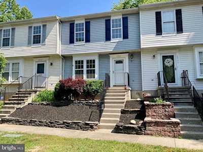 6904 Myersview Dr Middle River, MD 21220