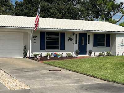 38 Oakwood Dr N #38 Englewood, FL 34223