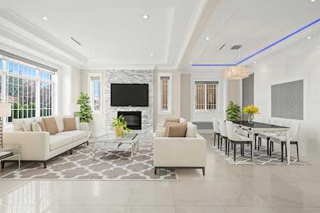 8051 12th Avenue Burnaby, BC V3N 2K9