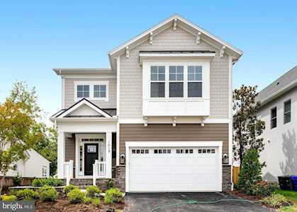 1018 19th St S Arlington, VA 22202