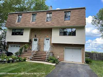 14 Dortmunder Dr Manalapan, NJ 07726