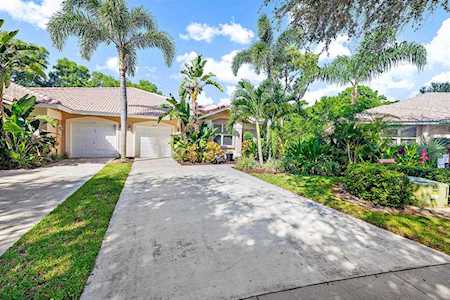 2564 S S Coral Trace Circle Delray Beach, FL 33445