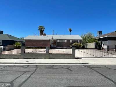 5509 Flower Circle Las Vegas, NV 89107