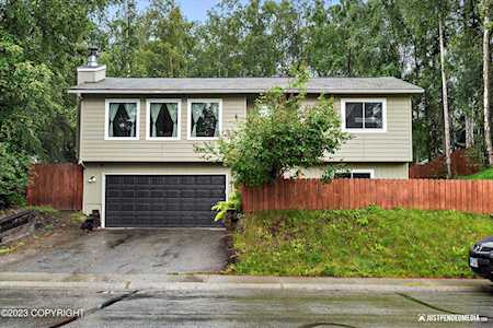 17543 Toakoana Dr Eagle River, AK 99577