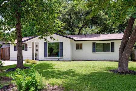 8305 Franwood LN Austin, TX 78757