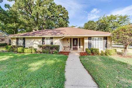 618 Raintree Court Arlington, TX 76012