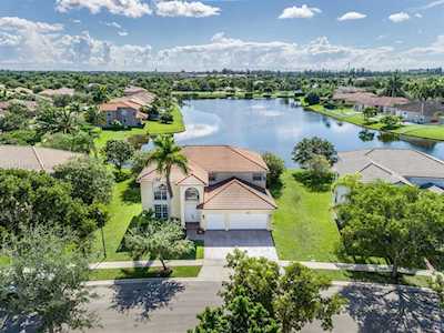 1421 NW 138th Way Pembroke Pines, FL 33028
