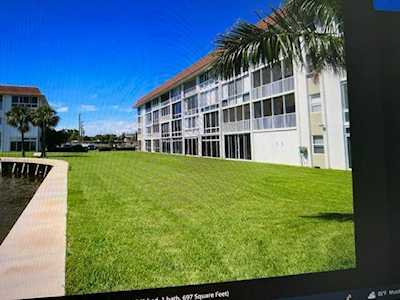 2936 Lake Shore Drive #202 Riviera Beach, FL 33404