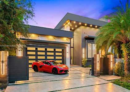 2401 NE 13 St Fort Lauderdale, FL 33304