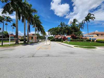 727 NW 208th Dr Pembroke Pines, FL 33029