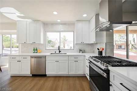 9220 Yucca Blossom Dr Las Vegas, NV 89134