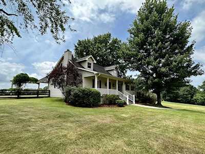 28 W Lincoln Rd Fayetteville, TN 37334