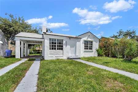 521 NW 49th St Miami, FL 33127