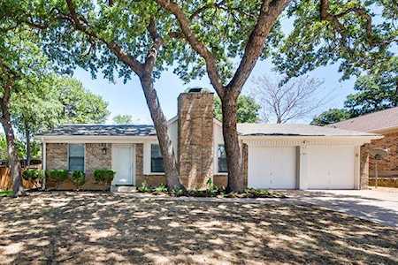 4815 Crestmont Court Arlington, TX 76017