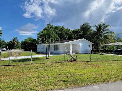 518 NW 47th Ct Oakland Park, FL 33309