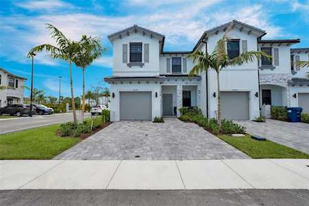 20366 NW 4th Path Miami Gardens, FL 33169