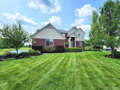 10198 Otter Dr Green Oak Twp, MI 48178