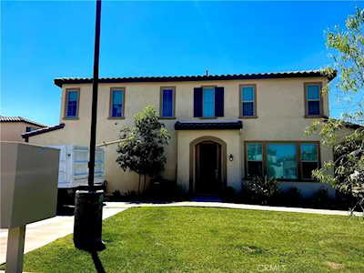 2105 Richard Prieto Ln Colton, CA 92324