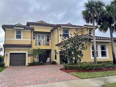9150 Edgewater Bend Parkland, FL 33076