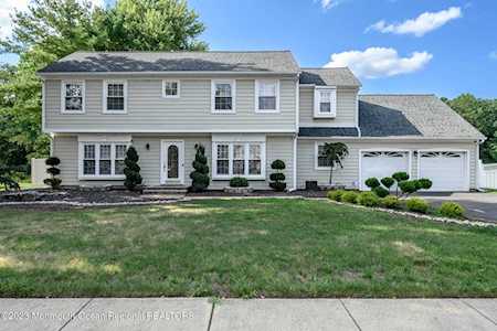 5 Crossridge Circle Marlboro, NJ 07746