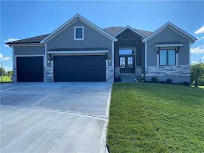2617 NE Amanda Ln Blue Springs, MO 64029