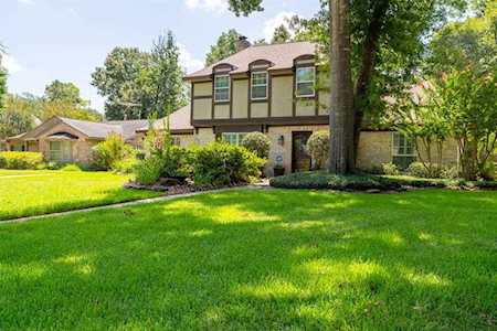 8211 Birchglen Ln Houston, TX 77070