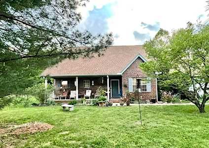 2717 Village Dr Thompsons Station, TN 37179