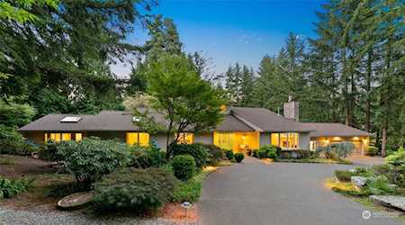 13704 NE 48th Place Bellevue, WA 98005
