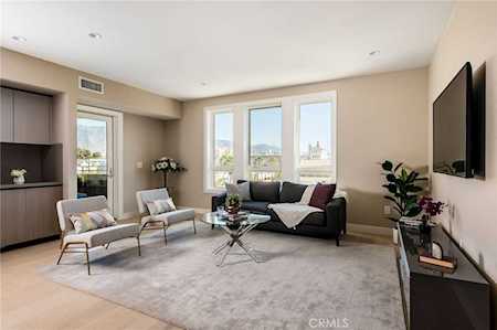 39 S Los Robles #3005 Pasadena, CA 91101