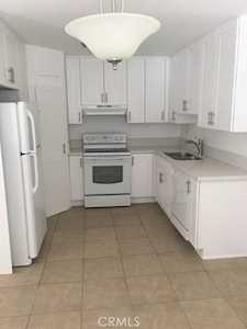 18547 Collins St #B22 Tarzana, CA 91356