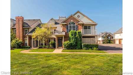 3492 Oakmonte Blvd Rochester, MI 48306