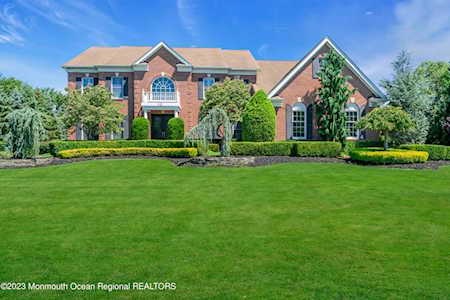 12 Silverleaf Way Manalapan, NJ 07726